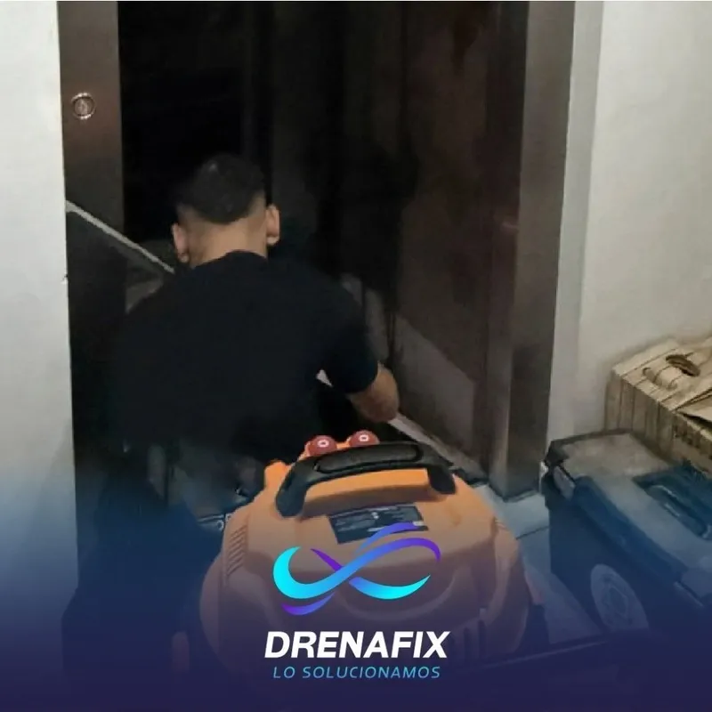Servicio de desagote en fosa de ascensor